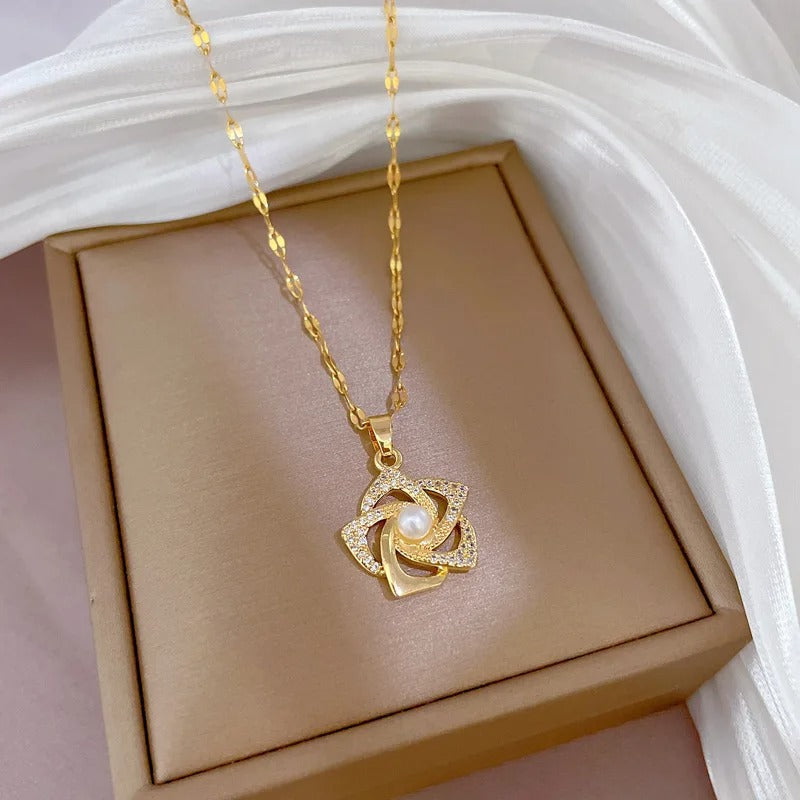 GARGANTILHA FLORES BANHADA EM OURO 18K